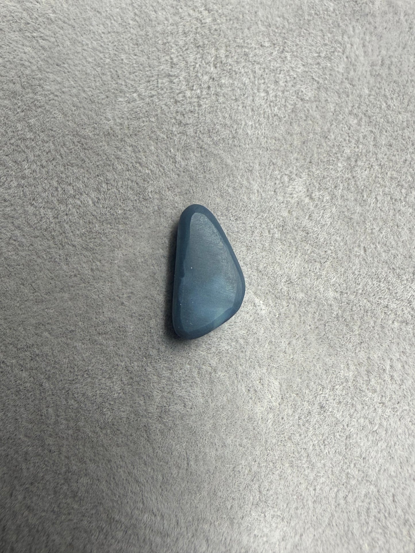 2.0 ct Solid Black Opal – Lightning Ridge, Australien | 12 × 6 × 3 mm