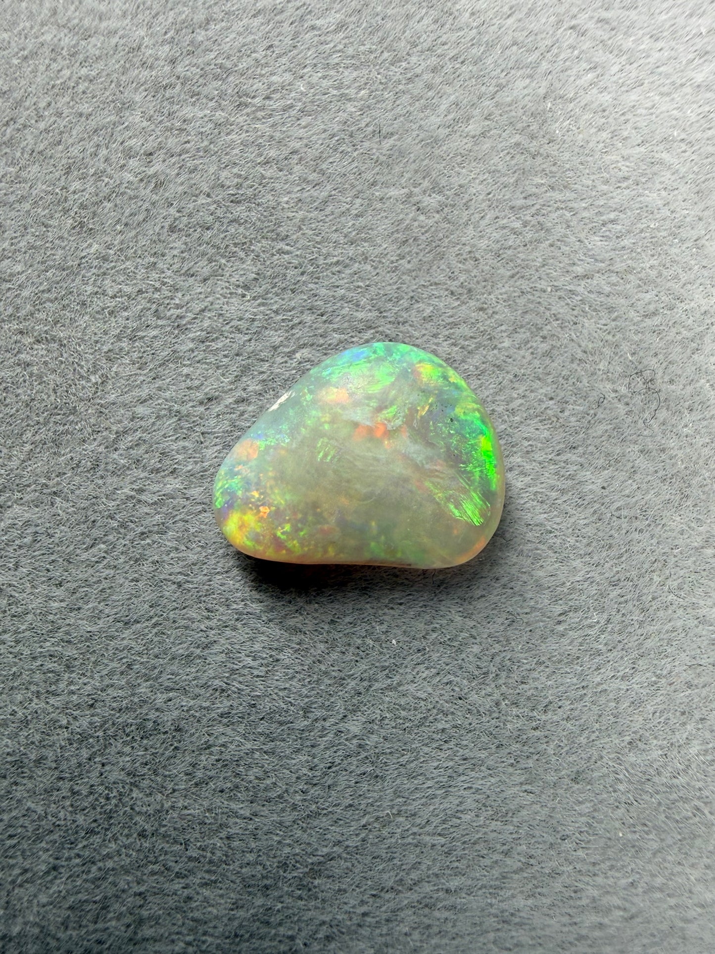 Lightning Ridge Dark Crystal Opal 1,7 ct – Lebhaftes Multicolor-Farbspiel