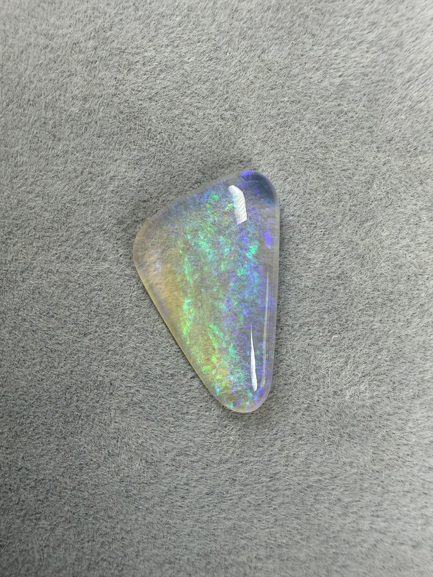 Australischer Crystal Opal 3.3 ct – Blau-Grünes Farbspiel