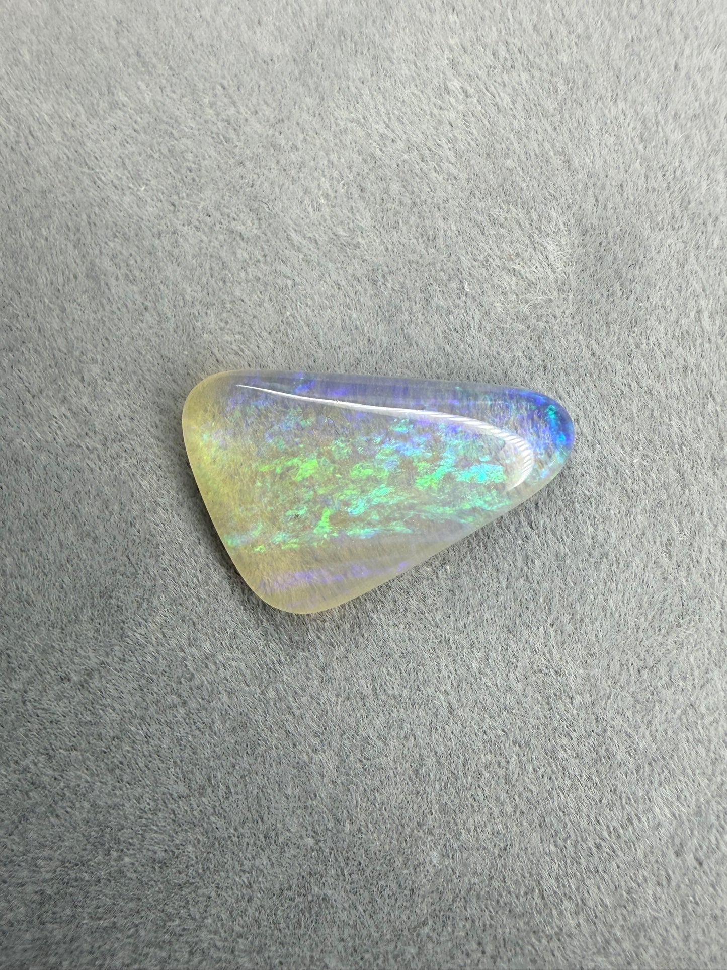 Australischer Crystal Opal 3.3 ct – Blau-Grünes Farbspiel