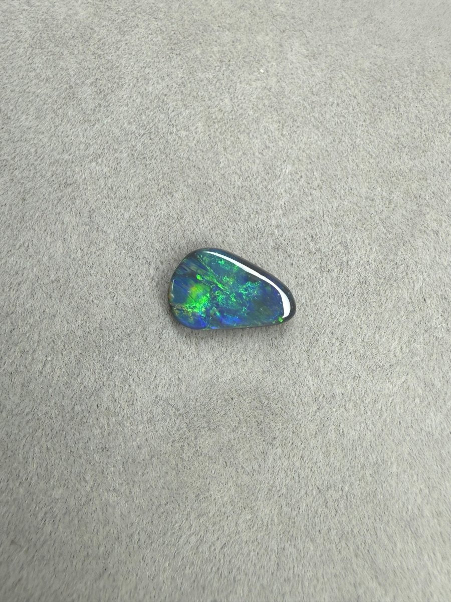 0.8ct Solid Black Opal - Masterpiece Opals Store