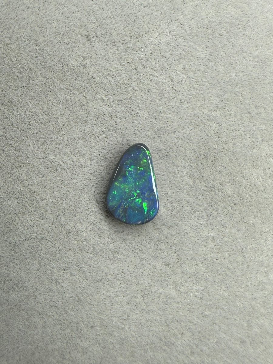 0.8ct Solid Black Opal - Masterpiece Opals Store