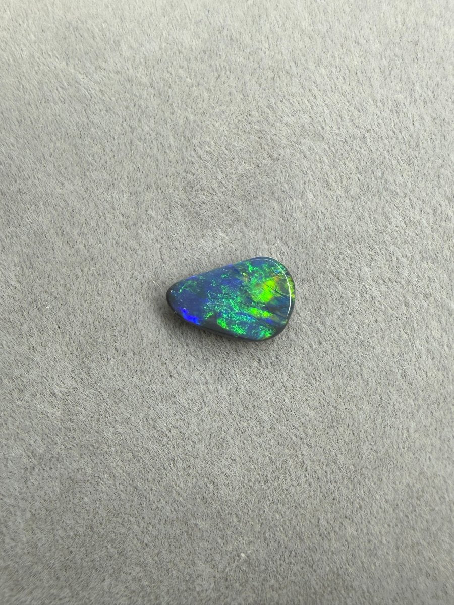 0.8ct Solid Black Opal - Masterpiece Opals Store