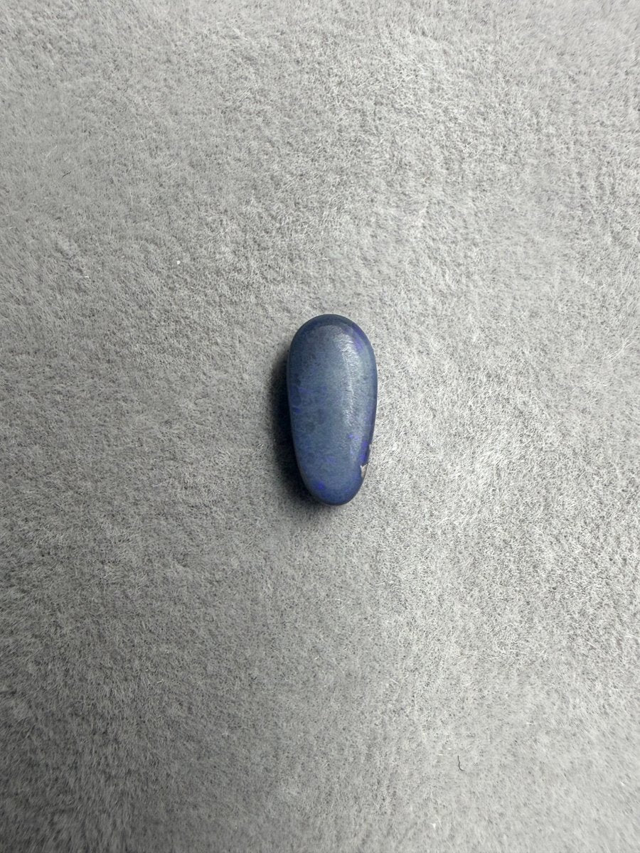 1.2 ct Solid Black Opal – Lightning Ridge, Australien | 10 × 5 × 3 mm - Masterpiece Opals Store