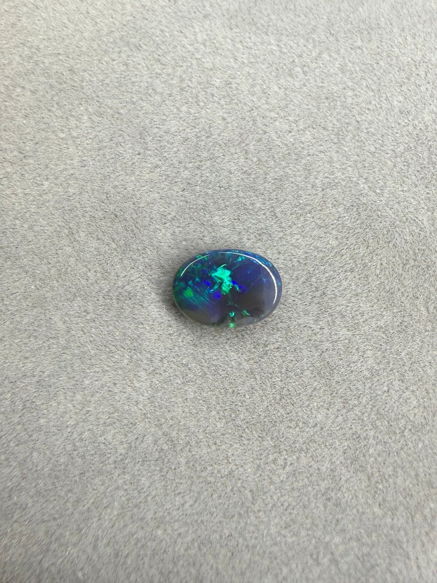 1.2ct Solid Black Opal – Blau - Grünes Farbspiel, Oval - Masterpiece Opals Store