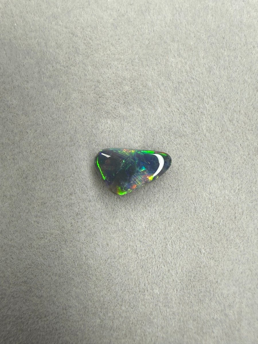 1.5ct Solid Black Opal – Dunkler Körperton - Masterpiece Opals Store