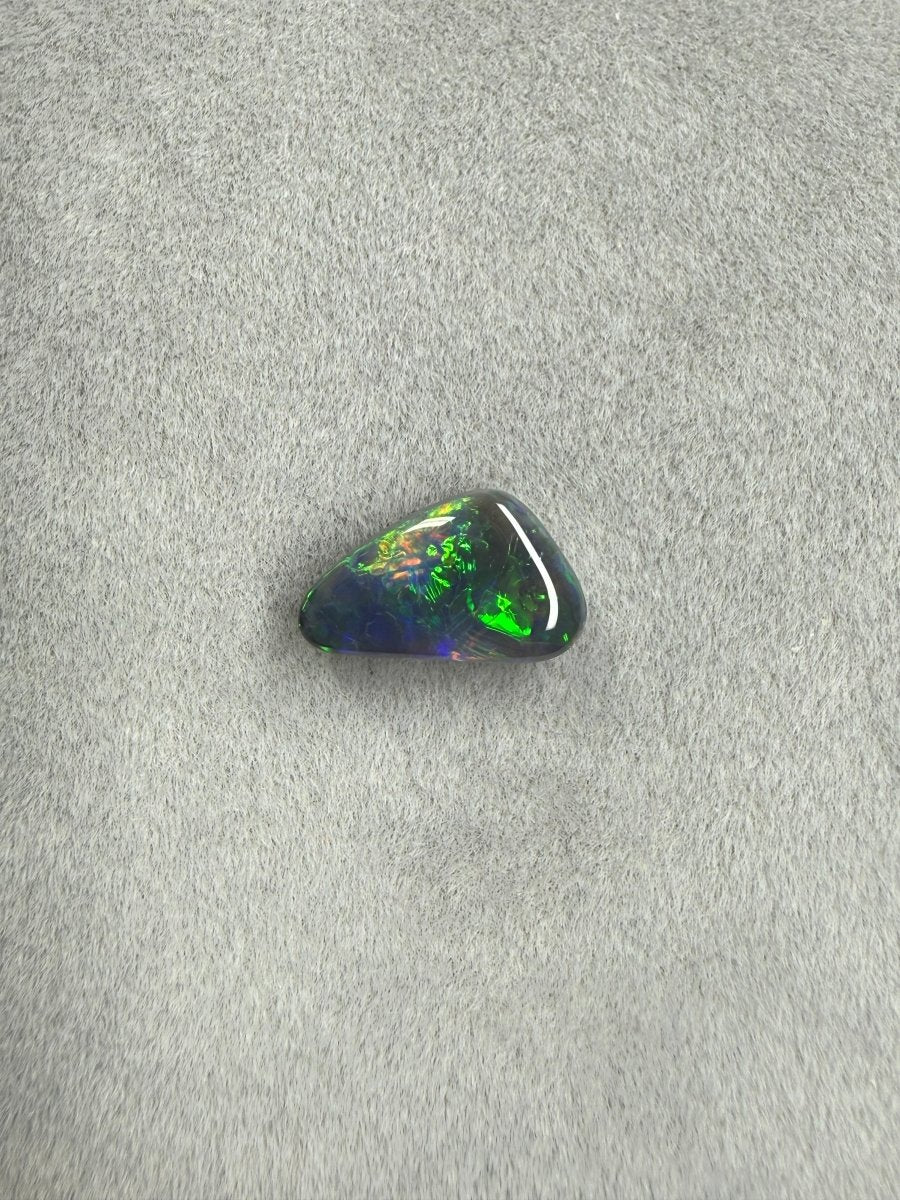 1.5ct Solid Black Opal – Dunkler Körperton - Masterpiece Opals Store