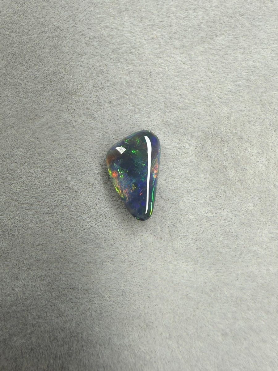 1.5ct Solid Black Opal – Dunkler Körperton - Masterpiece Opals Store