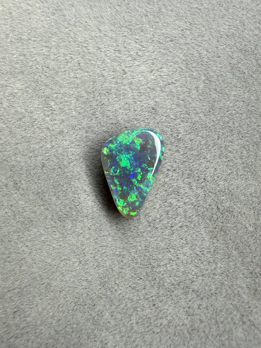 1.8ct Solid Dark Opal – Blau & Grün - Masterpiece Opals Store