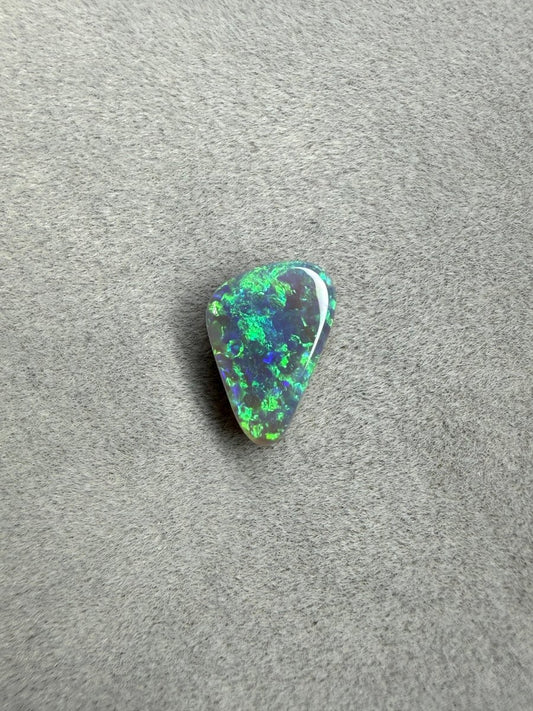 1.8ct Solid Dark Opal – Blau & Grün - Masterpiece Opals Store