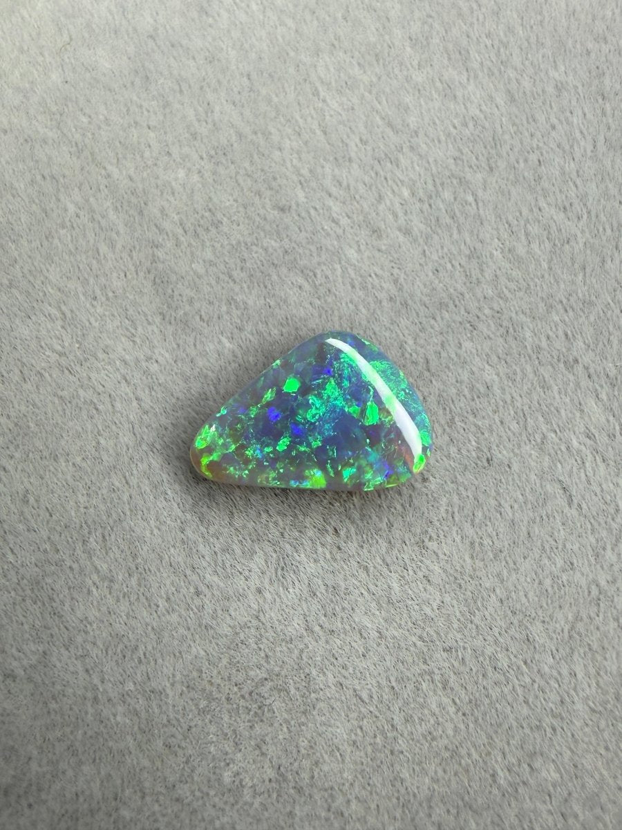 1.8ct Solid Dark Opal – Blau & Grün - Masterpiece Opals Store