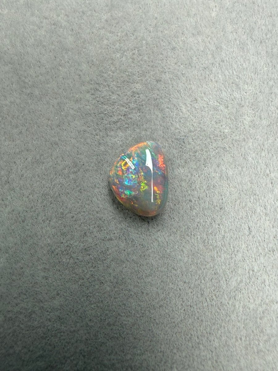 1.8ct Solid Dark Opal Multicolor – schönes Farbspiel - Masterpiece Opals Store