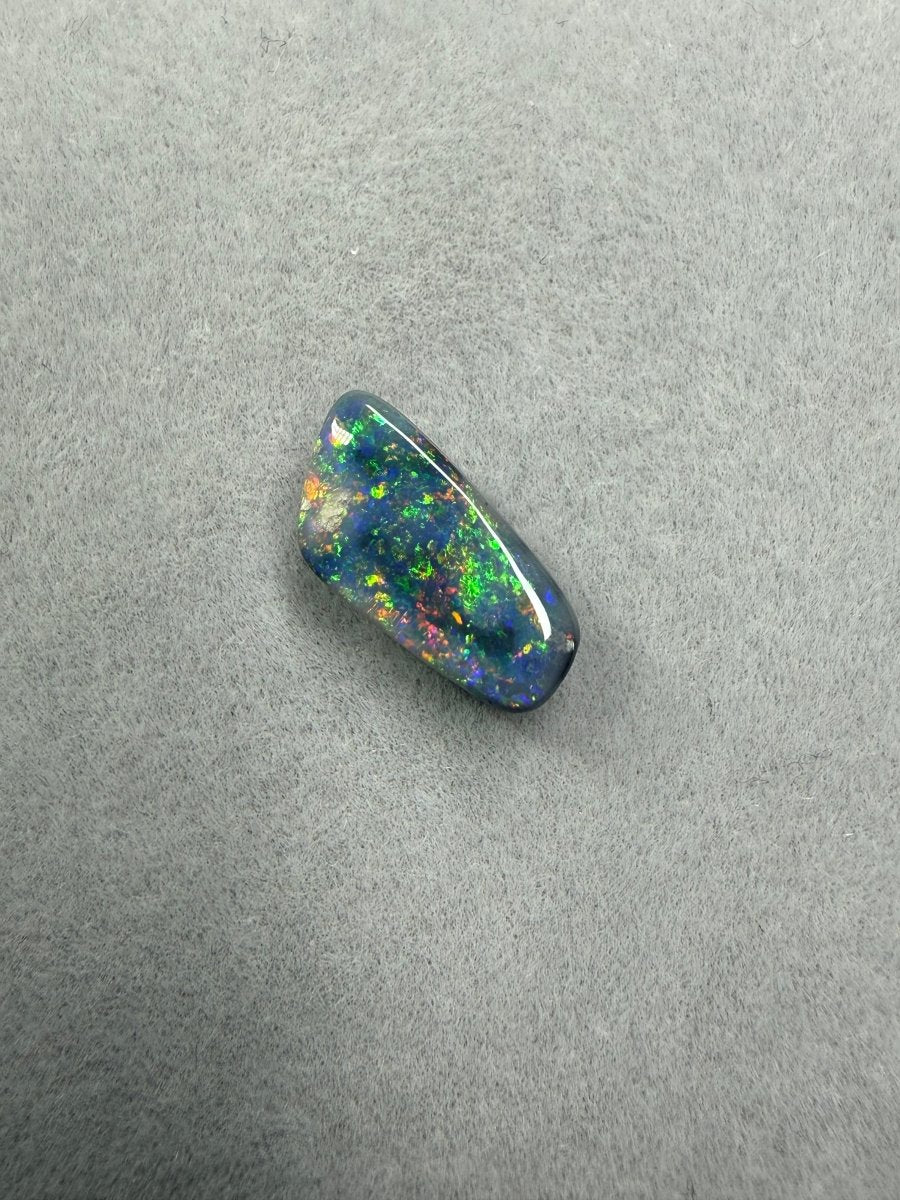 2.2ct Solid Black Opal – Blau, Grün, Rot & Orange - Masterpiece Opals Store