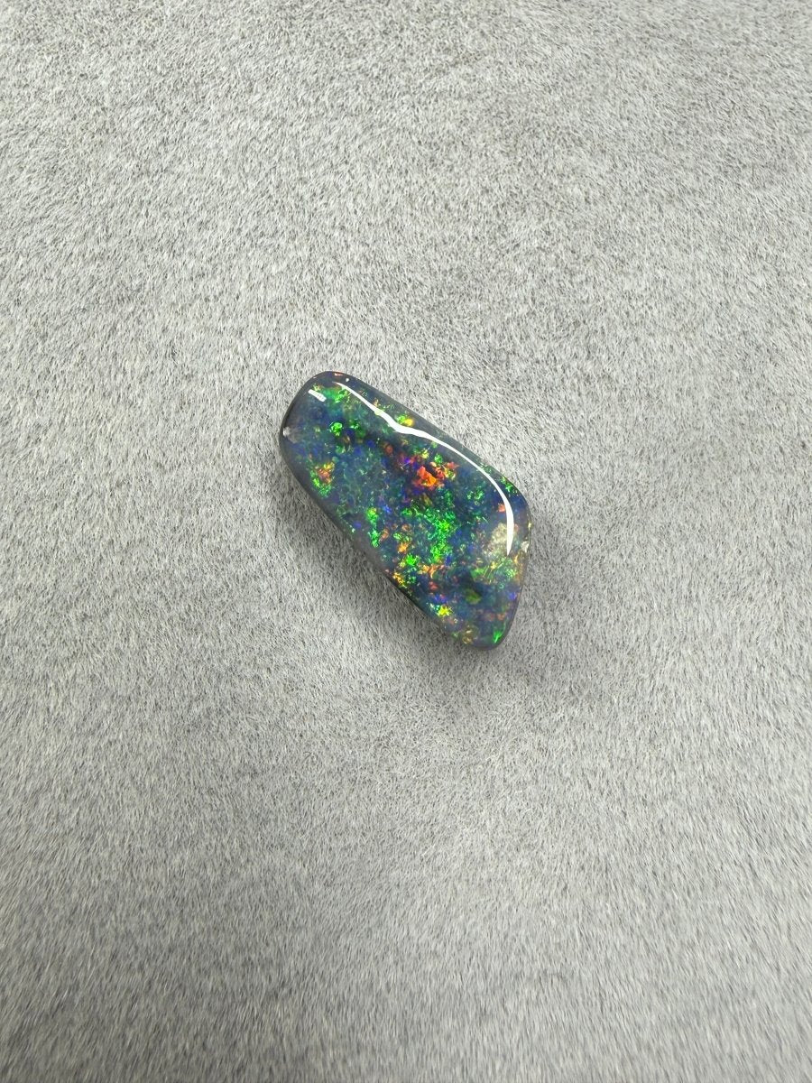 2.2ct Solid Black Opal – Blau, Grün, Rot & Orange - Masterpiece Opals Store