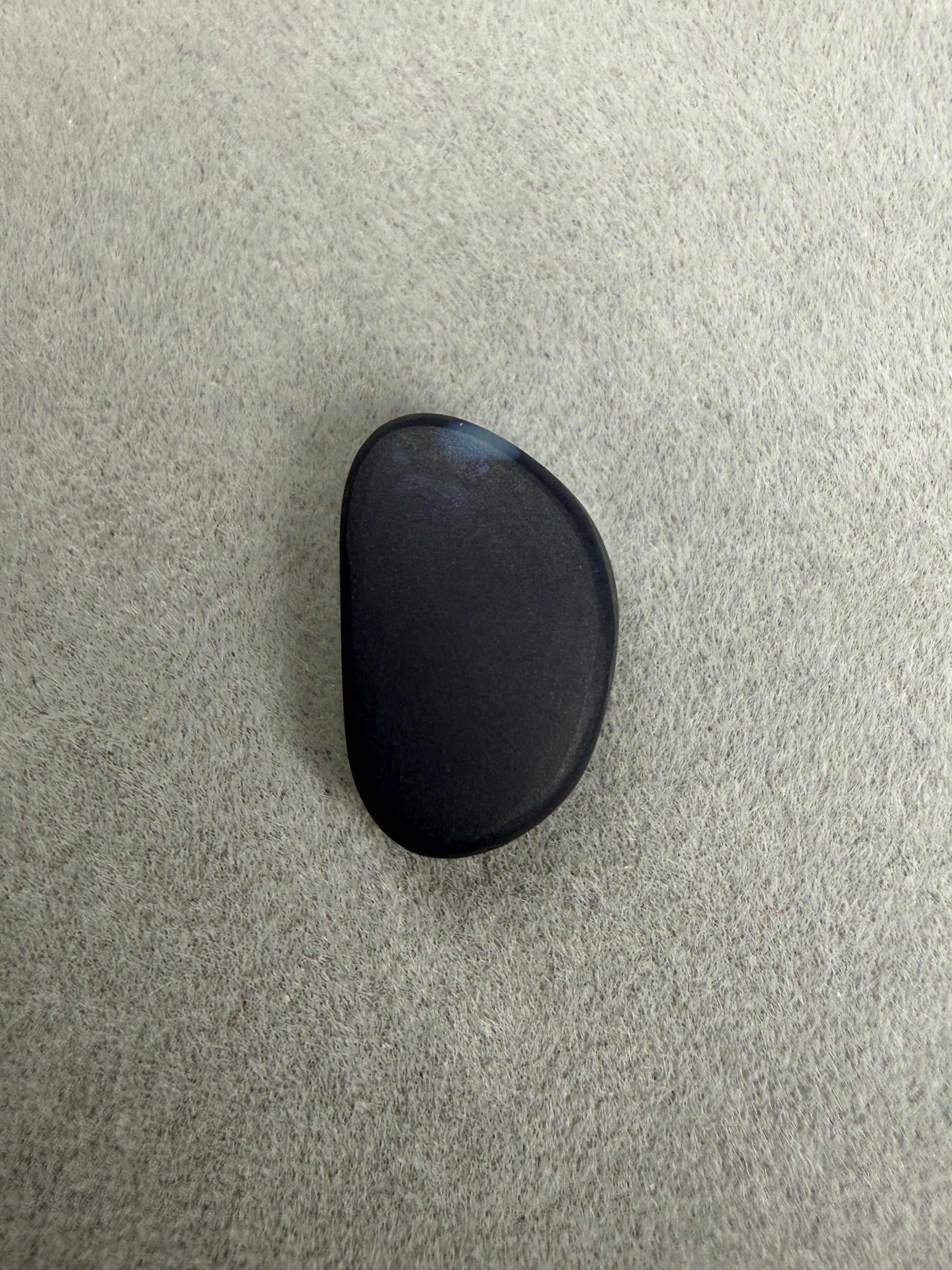 Echter Black Opal 2.7 Karat aus Australien in Freiform