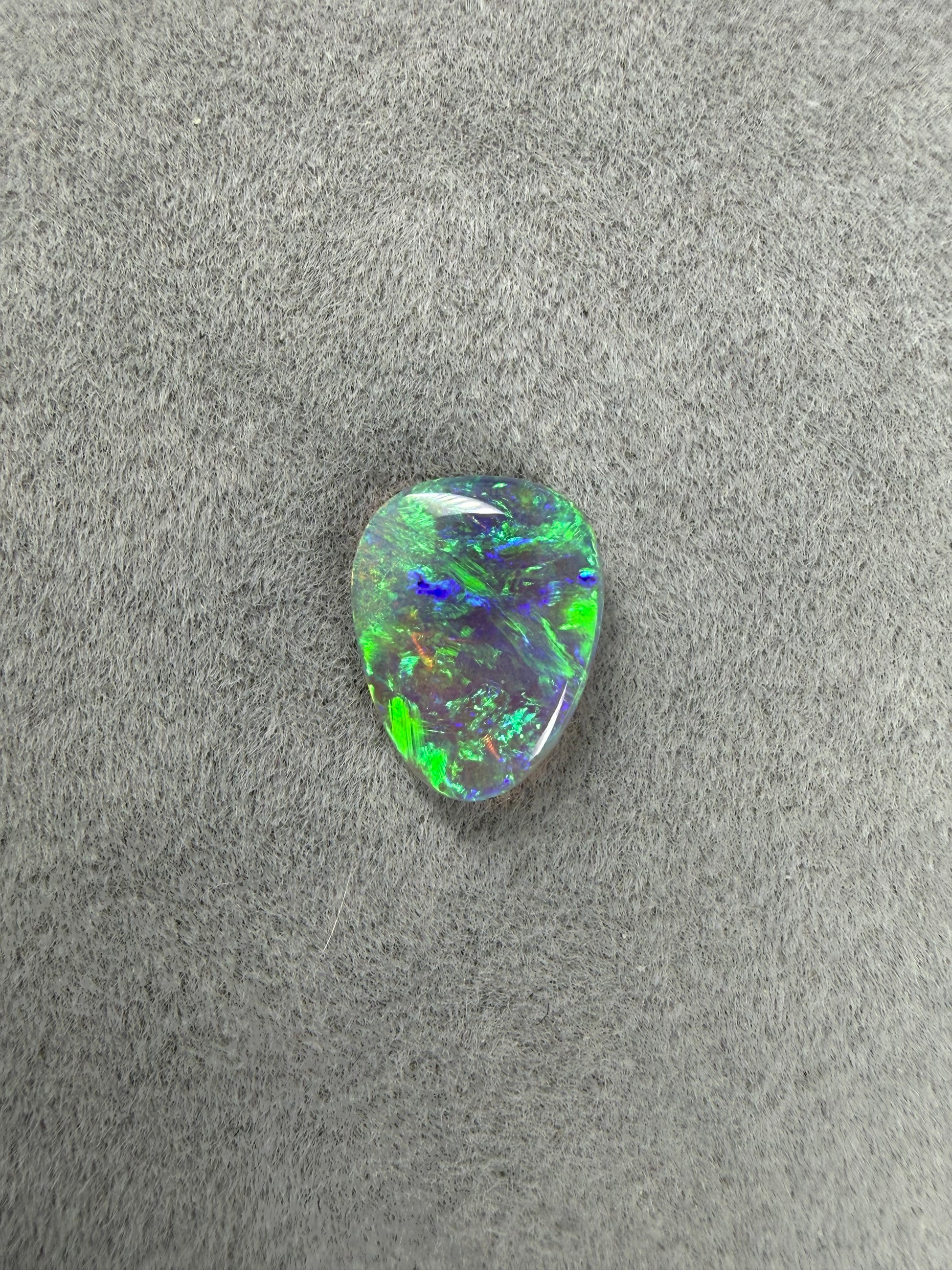 lightning-ridge-crystal-opal-0-9ct-mehrfarbiges-feuer