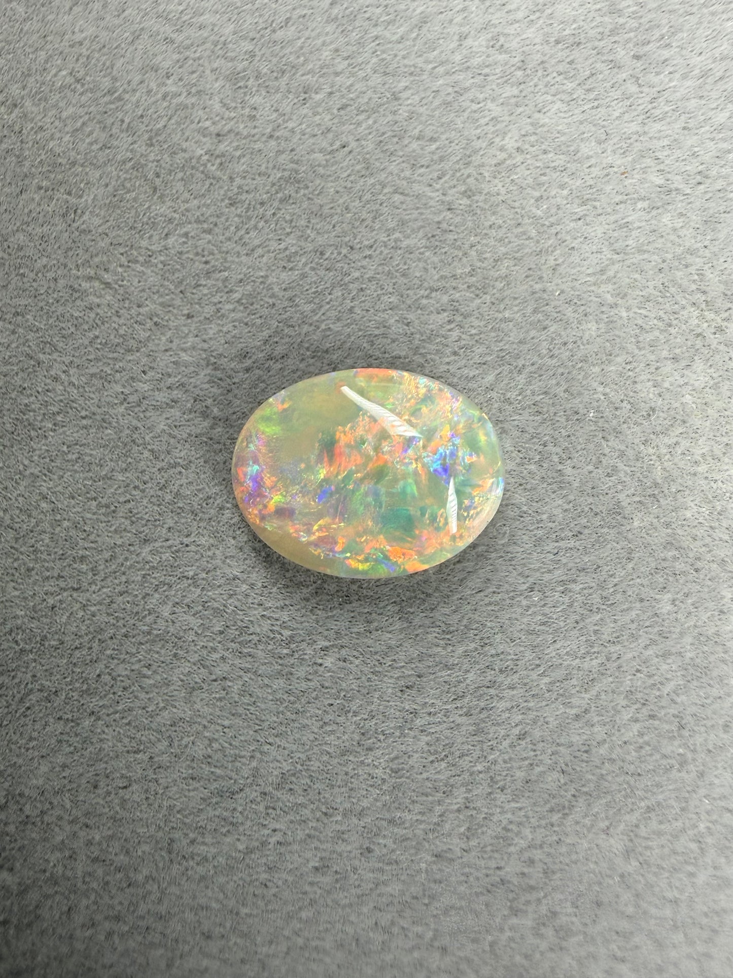Natürlicher Solid Dark Opal aus Lightning Ridge 1.9 Kara
