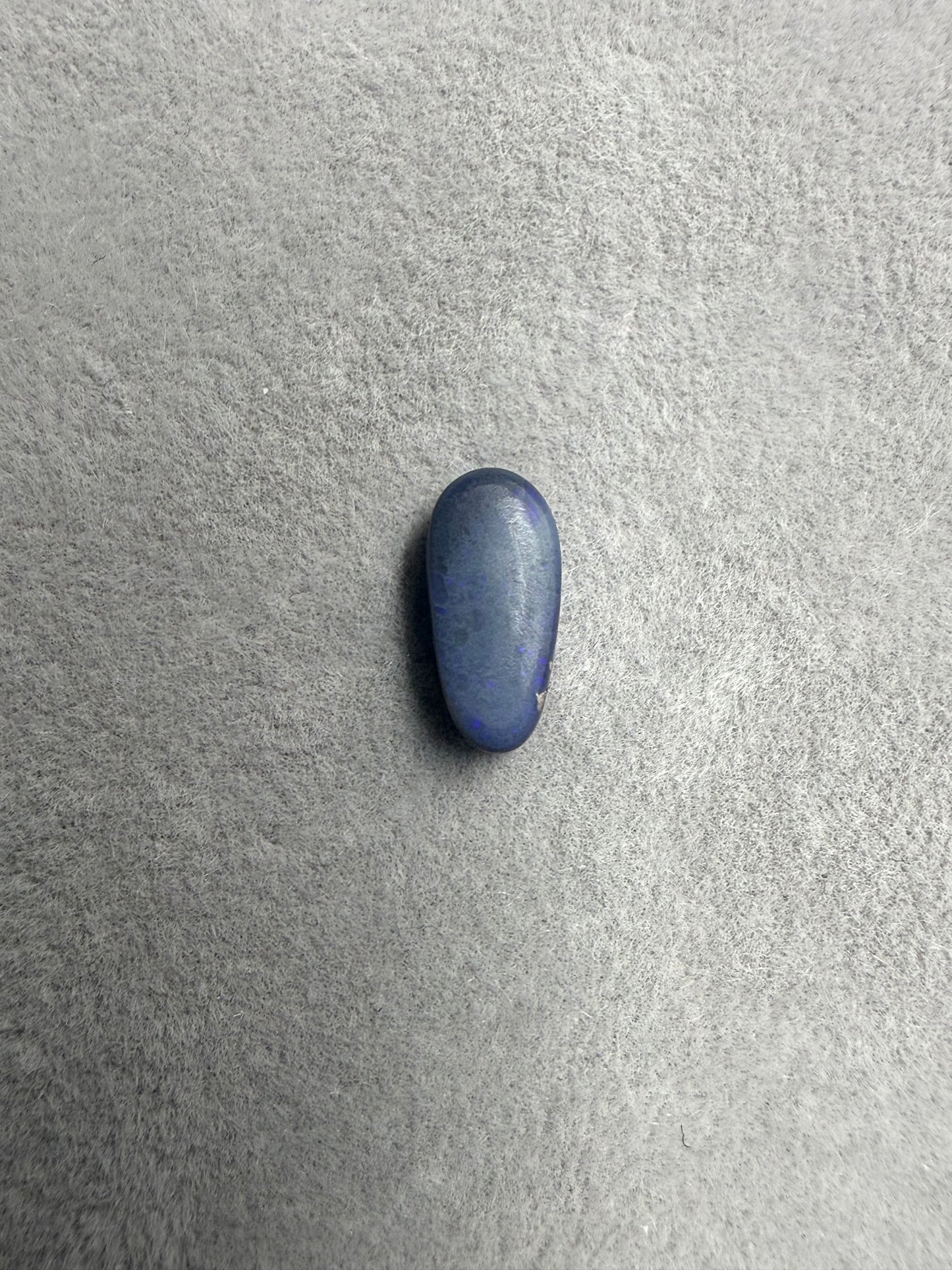 1.2 ct Solid Black Opal – Lightning Ridge, Australien | 10 × 5 × 3 mm