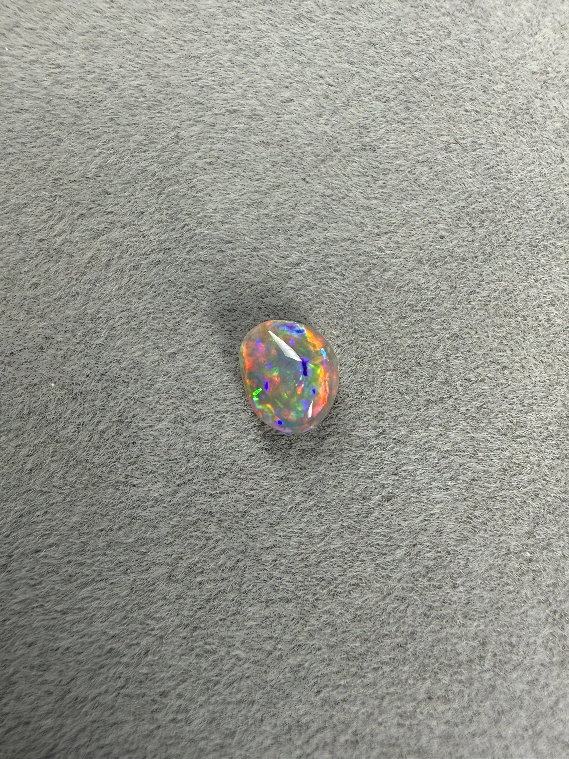 Natürlicher Dark Opal 0,5 ct aus Lightning Ridge