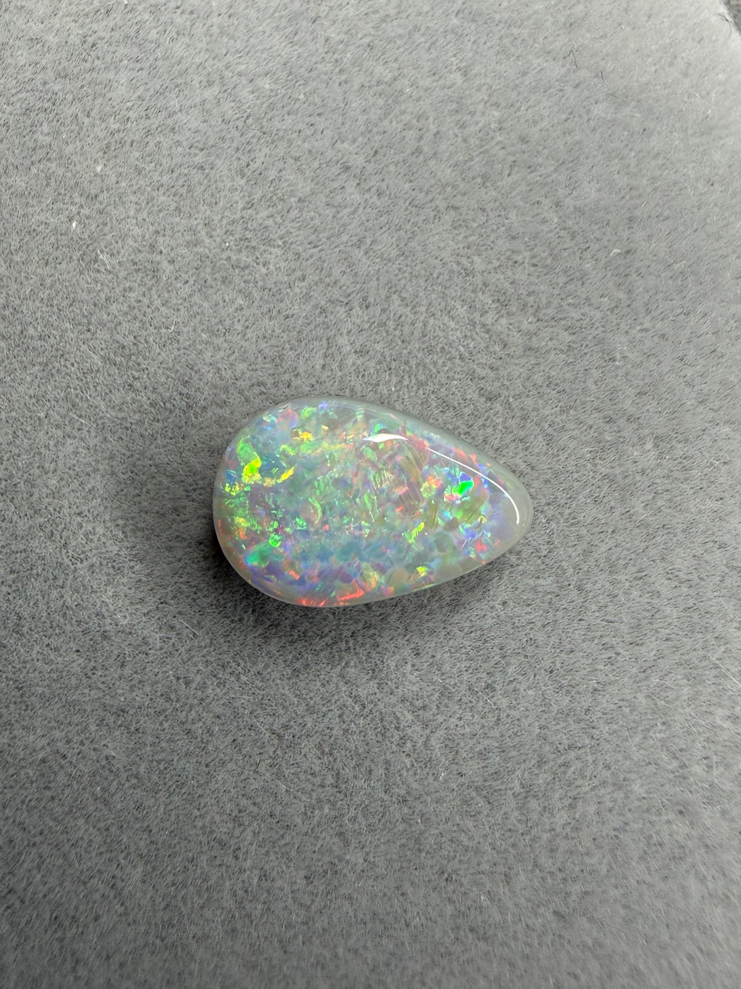 2.3ct Solider Dunkler Opal Multicolor in Tropfenform von Masterpiece Opals Store