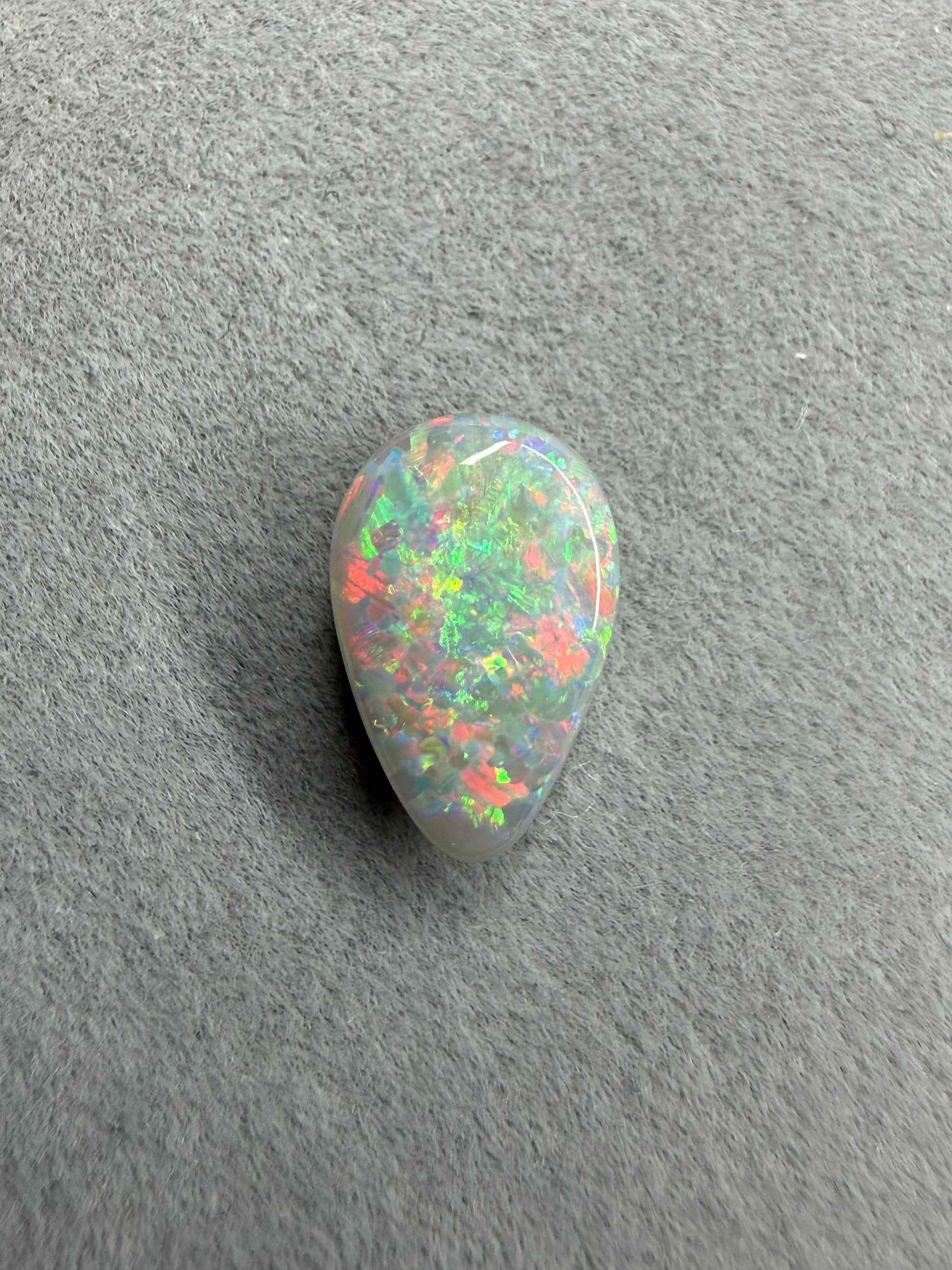 2.3ct Solider Dunkler Opal Multicolor in Tropfenform von Masterpiece Opals Store