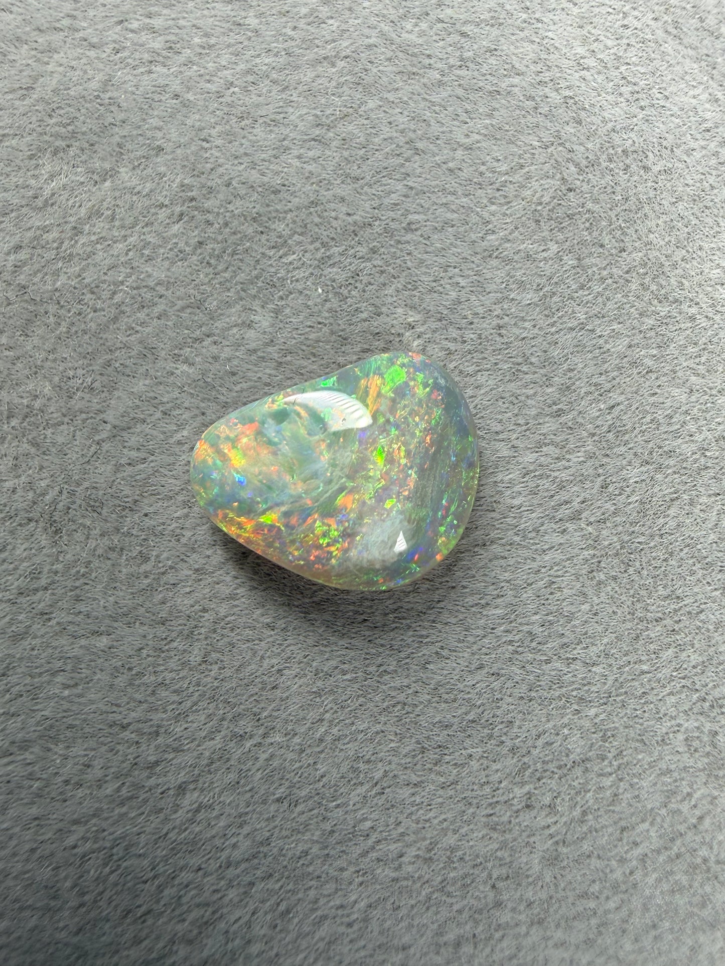 Lightning Ridge Dark Crystal Opal 1,7 ct – Lebhaftes Multicolor-Farbspiel