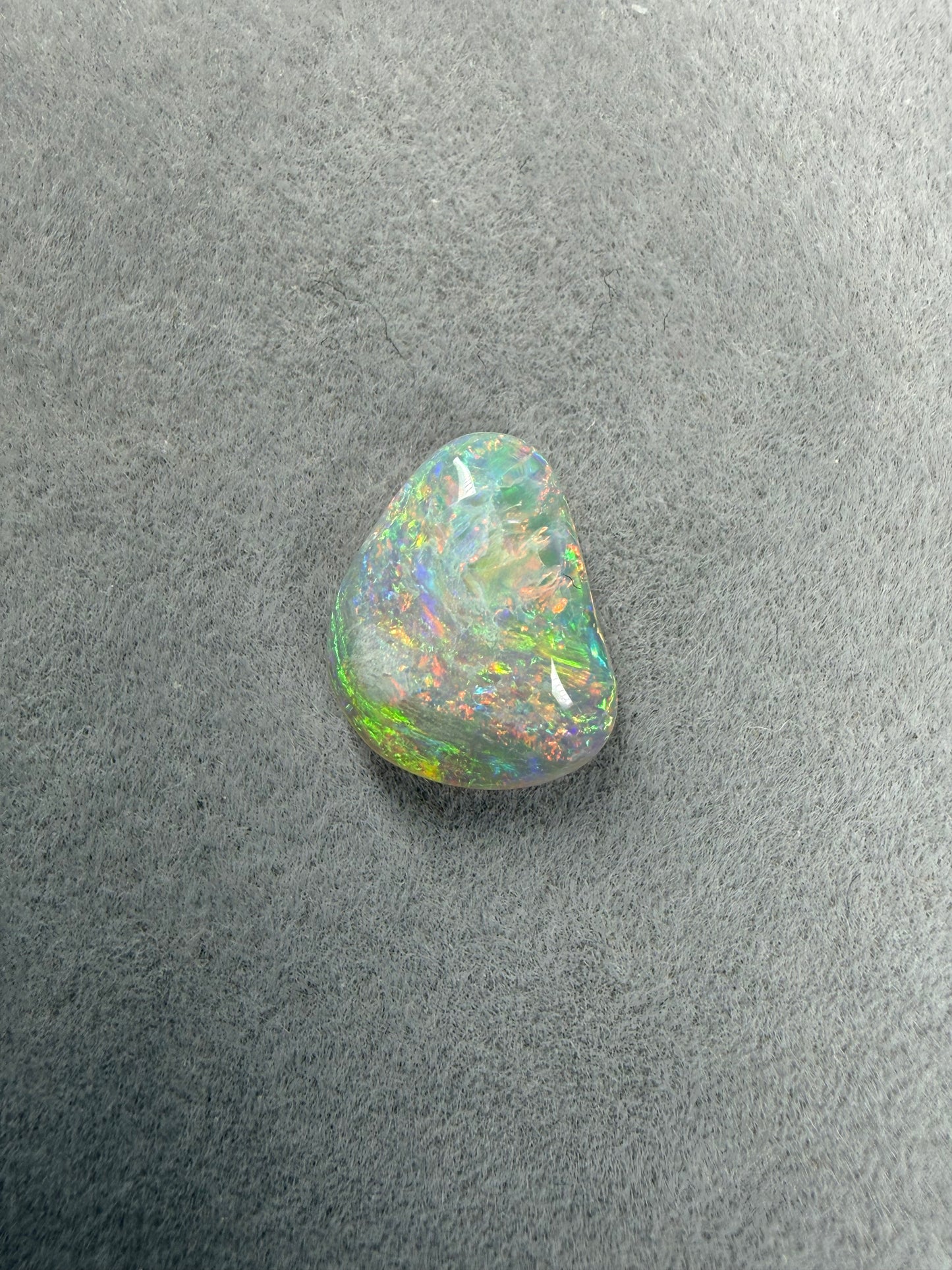 Lightning Ridge Dark Crystal Opal 1,7 ct – Lebhaftes Multicolor-Farbspiel