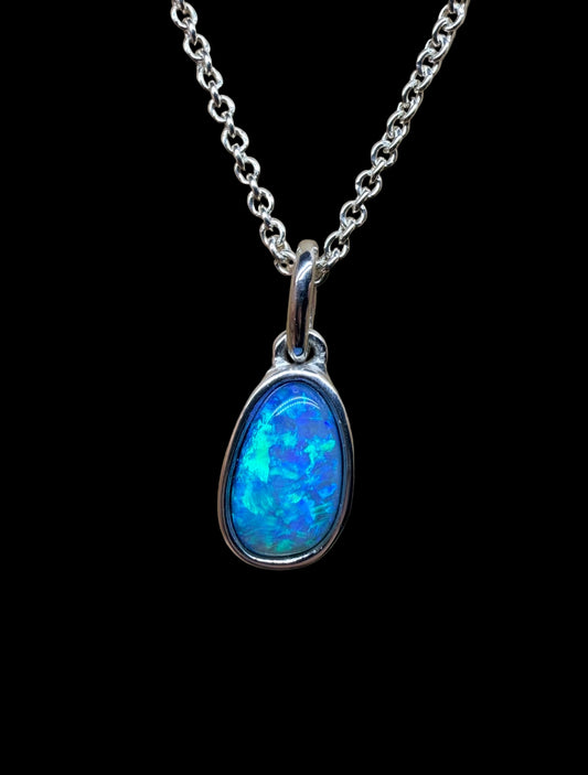 Traumhafte Opalkette Meeresblau