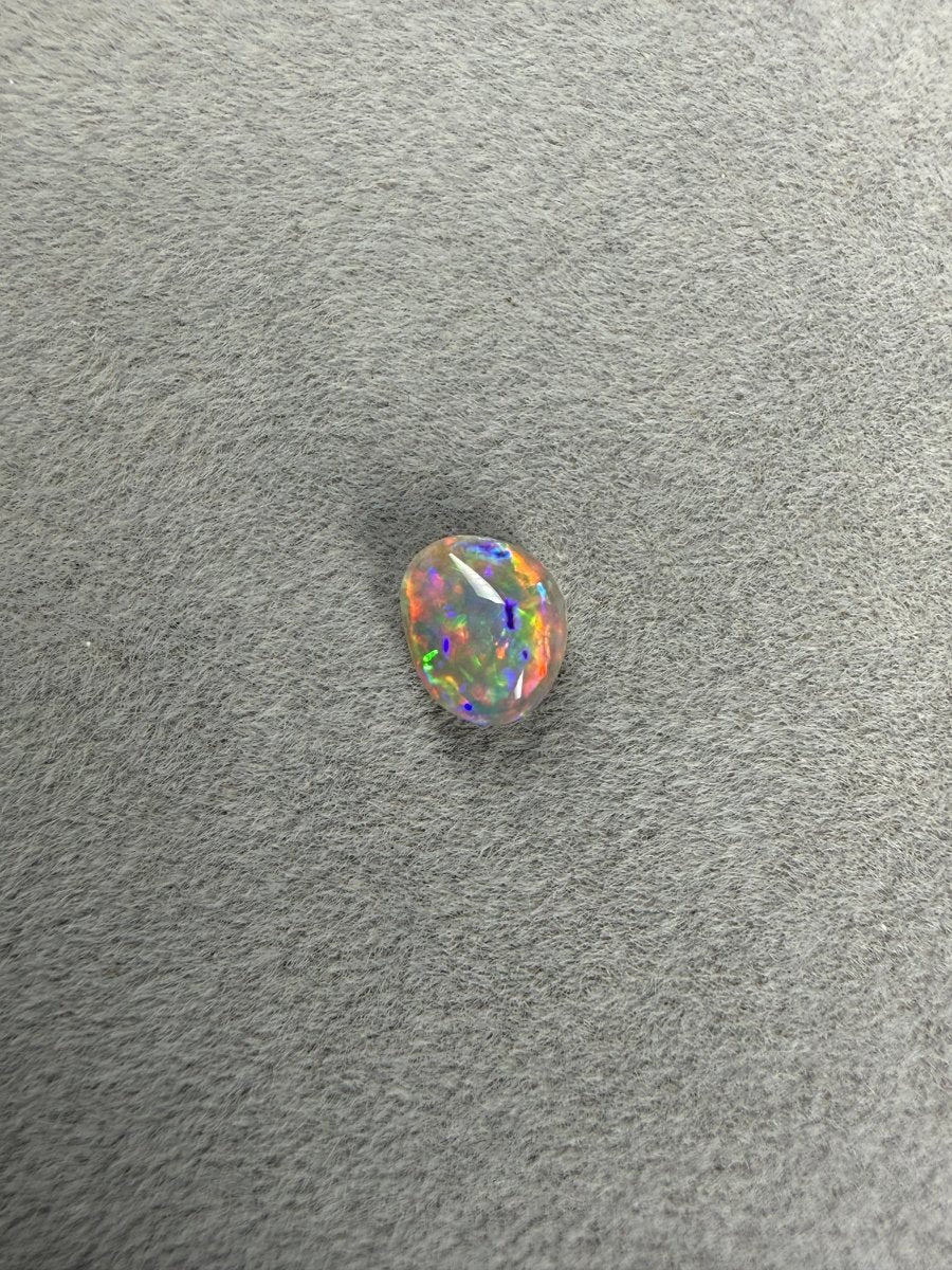 Natürlicher Dark Opal 0,5 ct aus Lightning Ridge