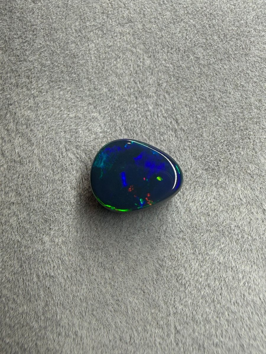 natürlicher bunter Black Opal 2 carat - Masterpiece Opals Store