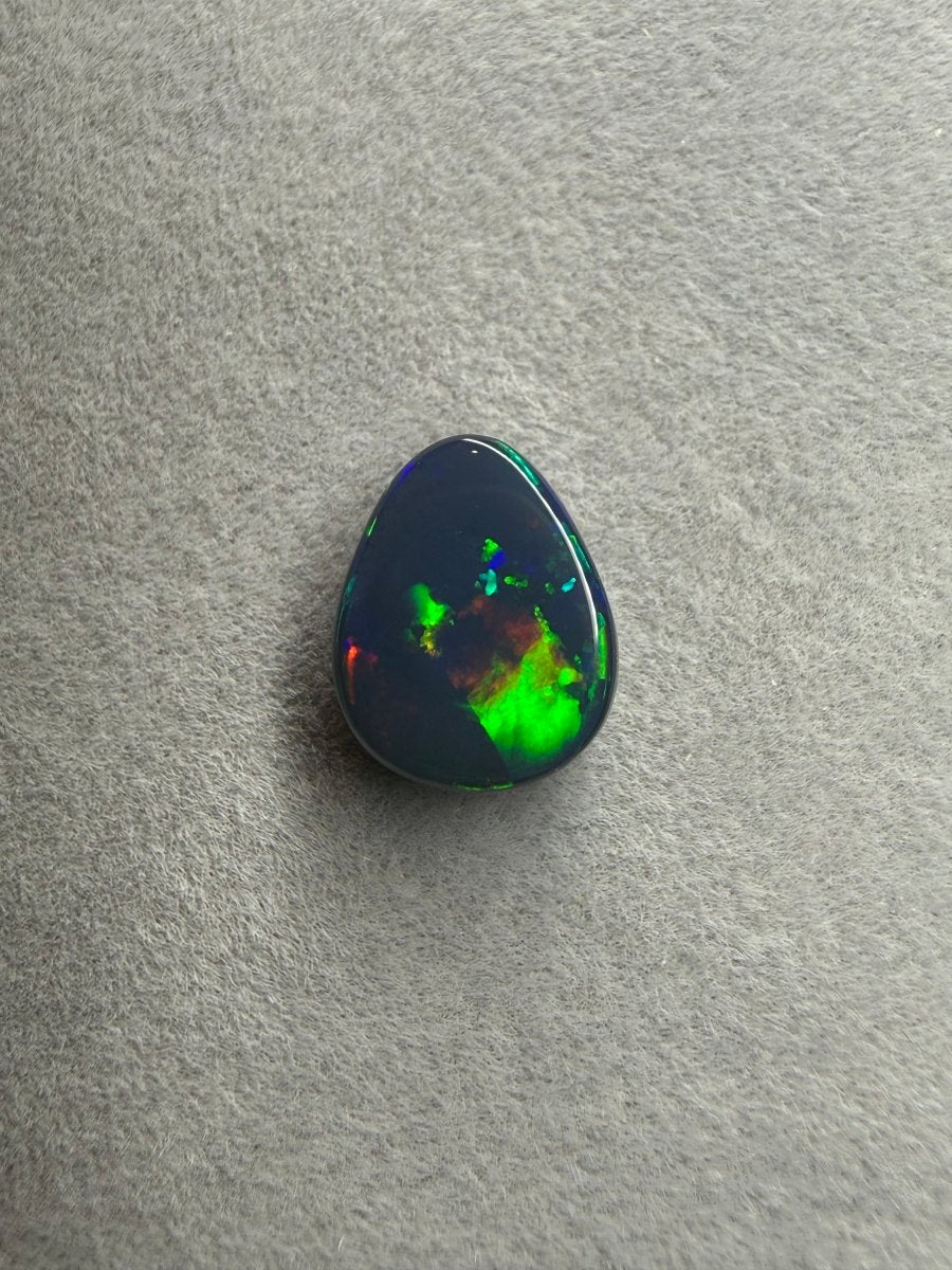 natürlicher bunter Black Opal 2 carat - Masterpiece Opals Store