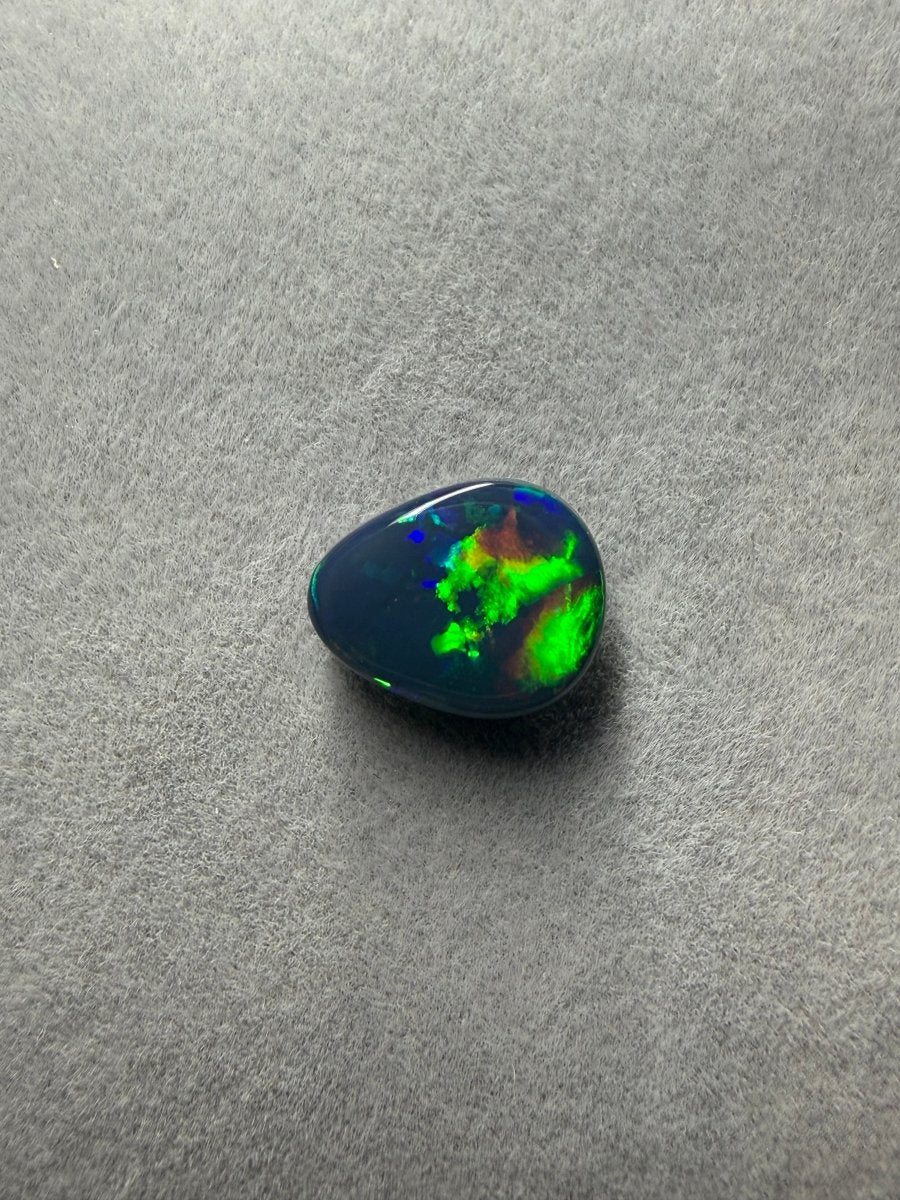 natürlicher bunter Black Opal 2 carat - Masterpiece Opals Store