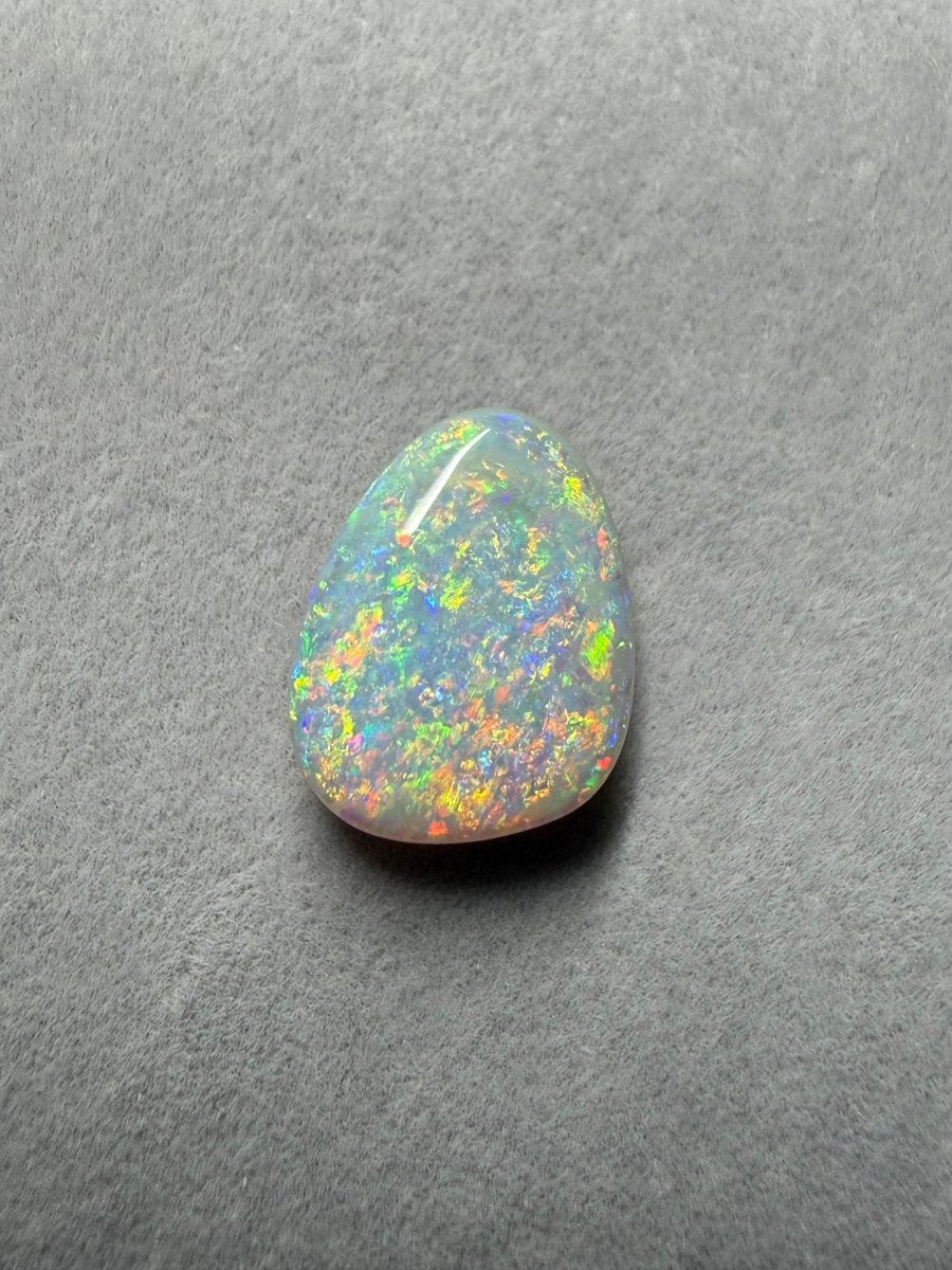 Natürlicher Dark Opal 4.1 carat Multicolor - Masterpiece Opals Store