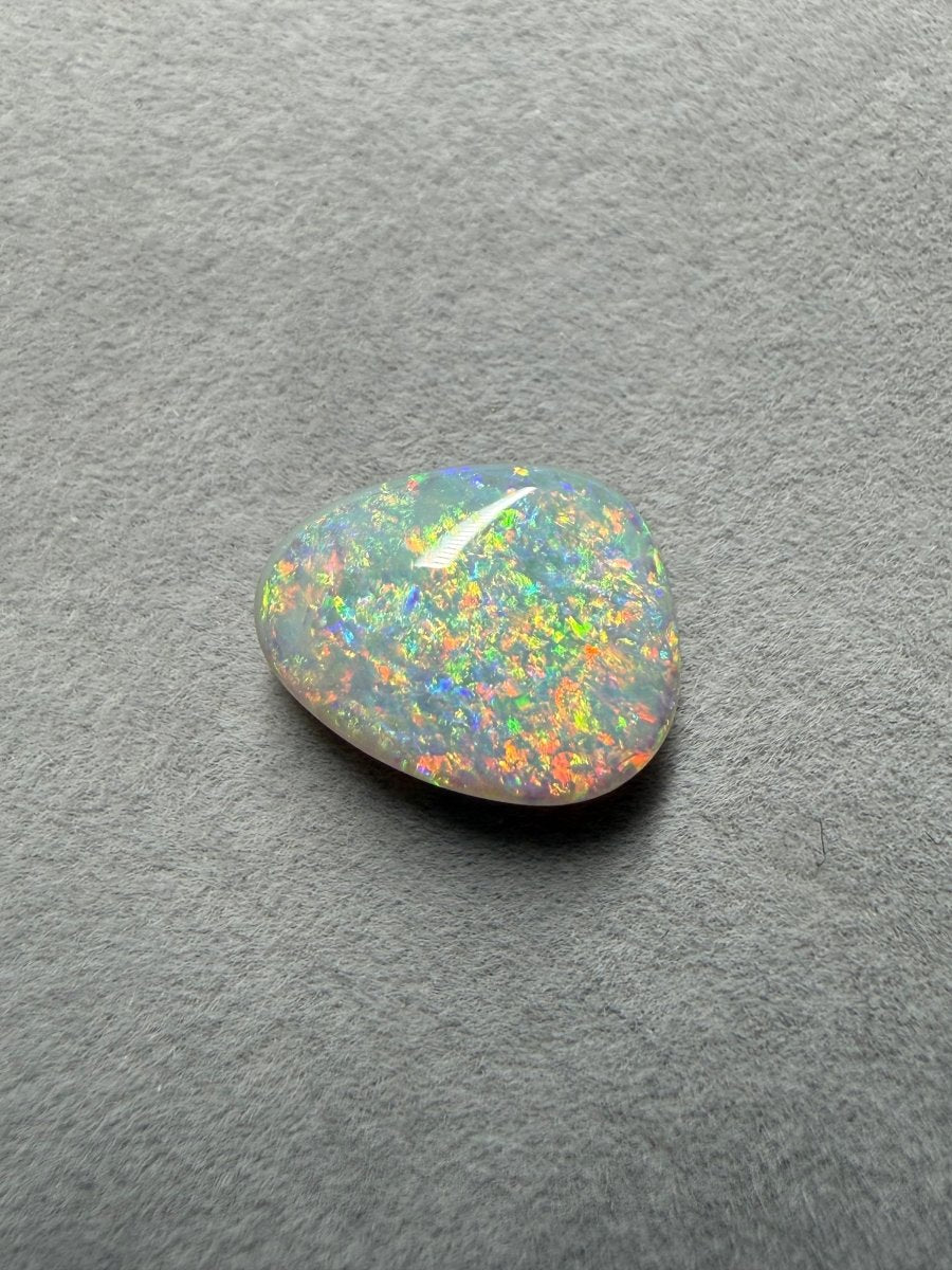 Natürlicher Dark Opal 4.1 carat Multicolor - Masterpiece Opals Store