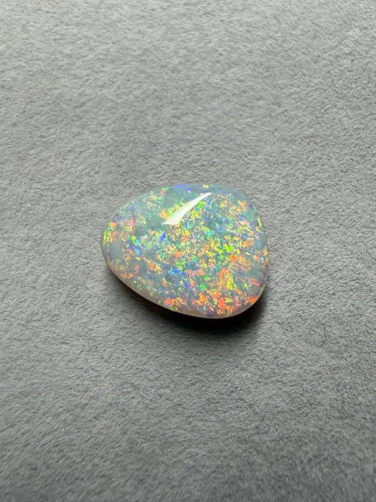 Natürlicher Dark Opal 4.1 carat Multicolor - Masterpiece Opals Store